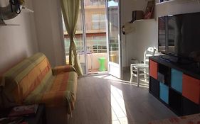 Grand F2 60Mq Centre Antibes, Proche Plages, Commerces, 2 Balcons, Parking, Train, Bus, Deco Vintage, Pet Friendly