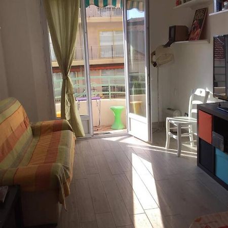 Grand F2 60Mq Centre Antibes, Proche Plages, Commerces, 2 Balcons, Parking, Train, Bus, Deco Vintage, Pet Friendly, Ideal Famille Ou 1-2 Couples Esterno foto