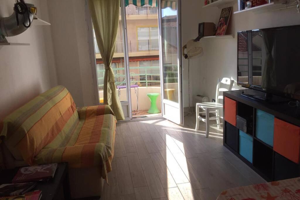 Grand F2 60Mq Centre Antibes, Proche Plages, Commerces, 2 Balcons, Parking, Train, Bus, Deco Vintage, Pet Friendly, Ideal Famille Ou 1-2 Couples Esterno foto