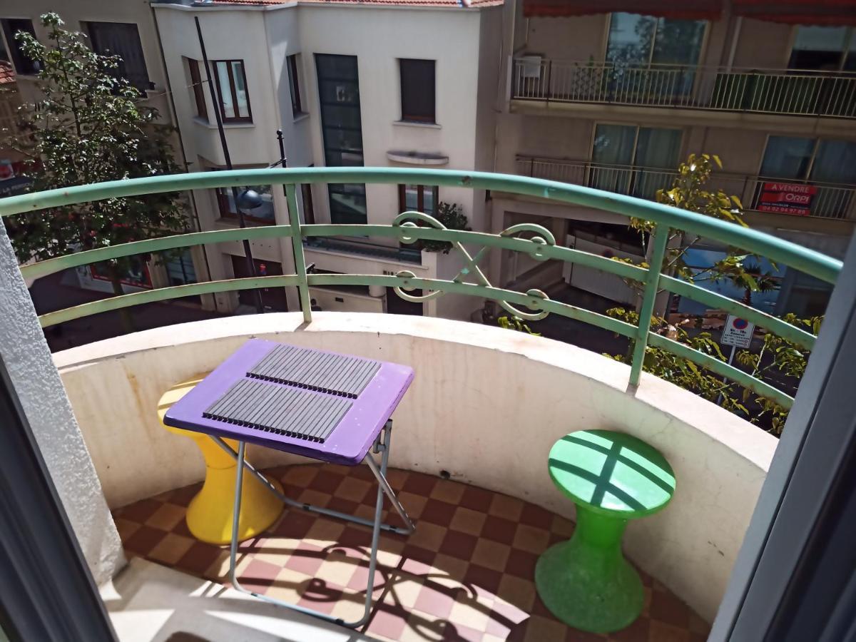 Grand F2 60Mq Centre Antibes, Proche Plages, Commerces, 2 Balcons, Parking, Train, Bus, Deco Vintage, Pet Friendly, Ideal Famille Ou 1-2 Couples Esterno foto