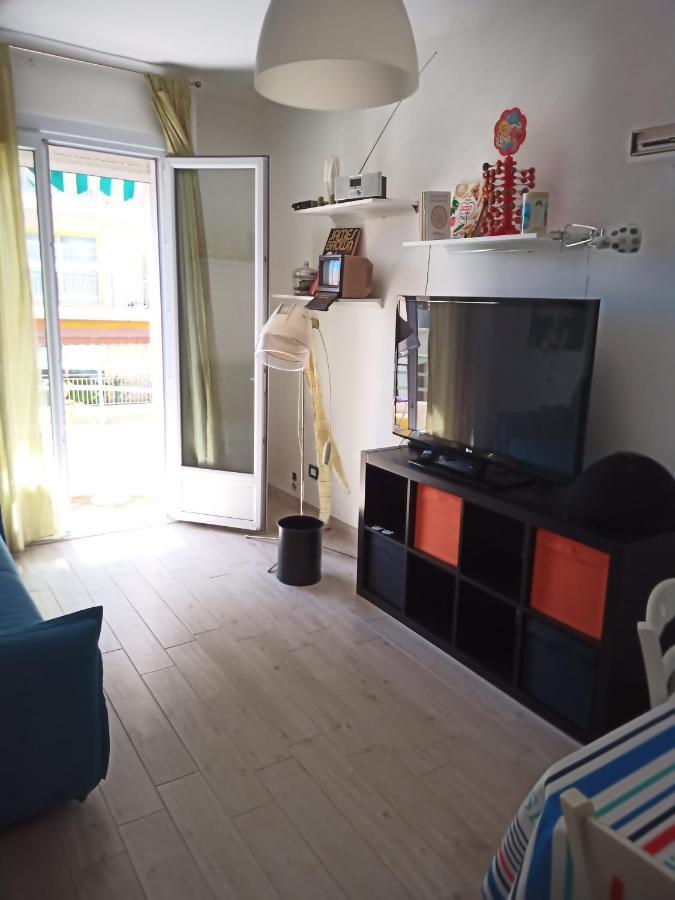 Grand F2 60Mq Centre Antibes, Proche Plages, Commerces, 2 Balcons, Parking, Train, Bus, Deco Vintage, Pet Friendly, Ideal Famille Ou 1-2 Couples Esterno foto