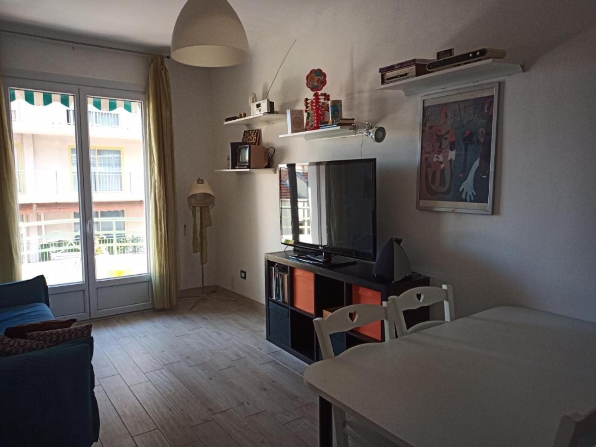 Grand F2 60Mq Centre Antibes, Proche Plages, Commerces, 2 Balcons, Parking, Train, Bus, Deco Vintage, Pet Friendly, Ideal Famille Ou 1-2 Couples Esterno foto