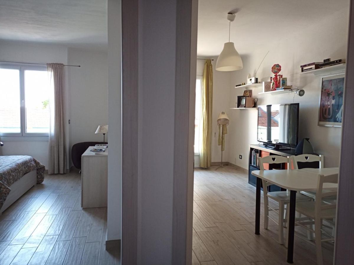 Grand F2 60Mq Centre Antibes, Proche Plages, Commerces, 2 Balcons, Parking, Train, Bus, Deco Vintage, Pet Friendly, Ideal Famille Ou 1-2 Couples Esterno foto