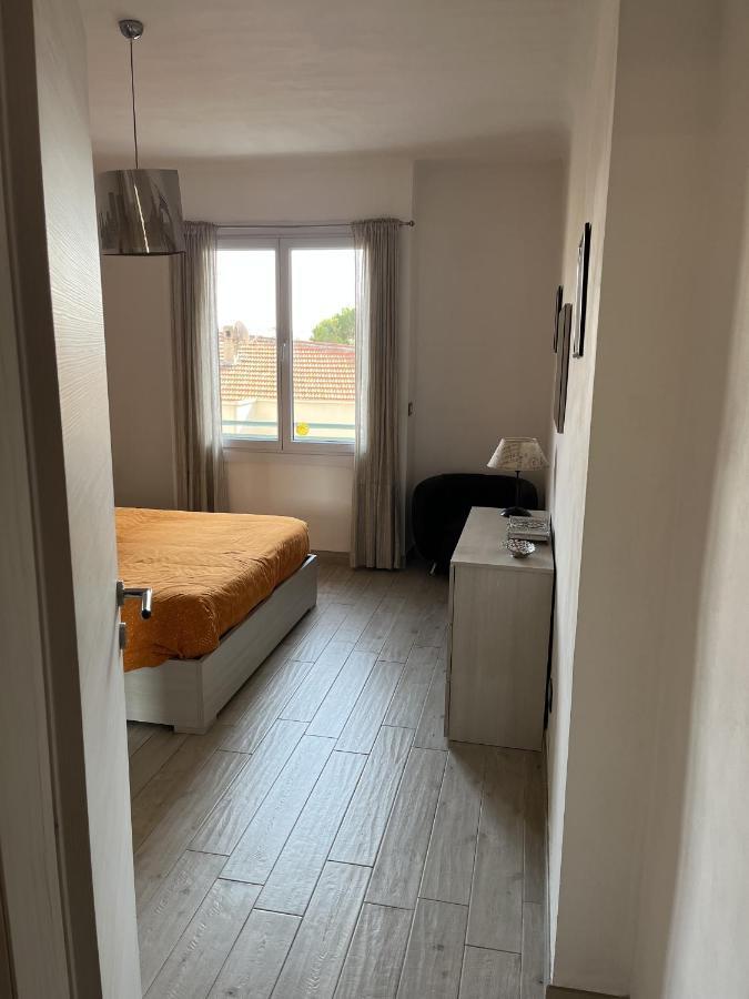 Grand F2 60Mq Centre Antibes, Proche Plages, Commerces, 2 Balcons, Parking, Train, Bus, Deco Vintage, Pet Friendly, Ideal Famille Ou 1-2 Couples Esterno foto
