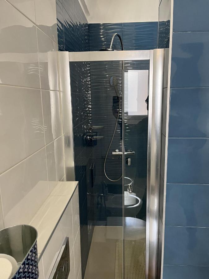 Grand F2 60Mq Centre Antibes, Proche Plages, Commerces, 2 Balcons, Parking, Train, Bus, Deco Vintage, Pet Friendly, Ideal Famille Ou 1-2 Couples Esterno foto