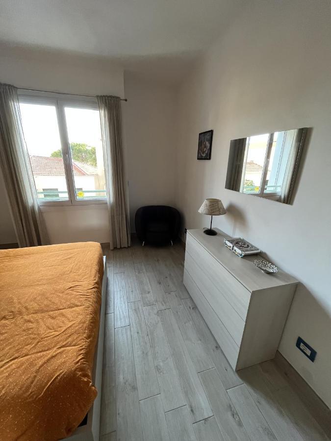Grand F2 60Mq Centre Antibes, Proche Plages, Commerces, 2 Balcons, Parking, Train, Bus, Deco Vintage, Pet Friendly, Ideal Famille Ou 1-2 Couples Esterno foto
