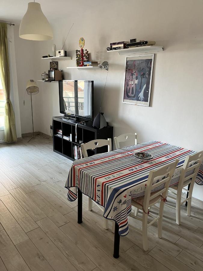 Grand F2 60Mq Centre Antibes, Proche Plages, Commerces, 2 Balcons, Parking, Train, Bus, Deco Vintage, Pet Friendly, Ideal Famille Ou 1-2 Couples Esterno foto
